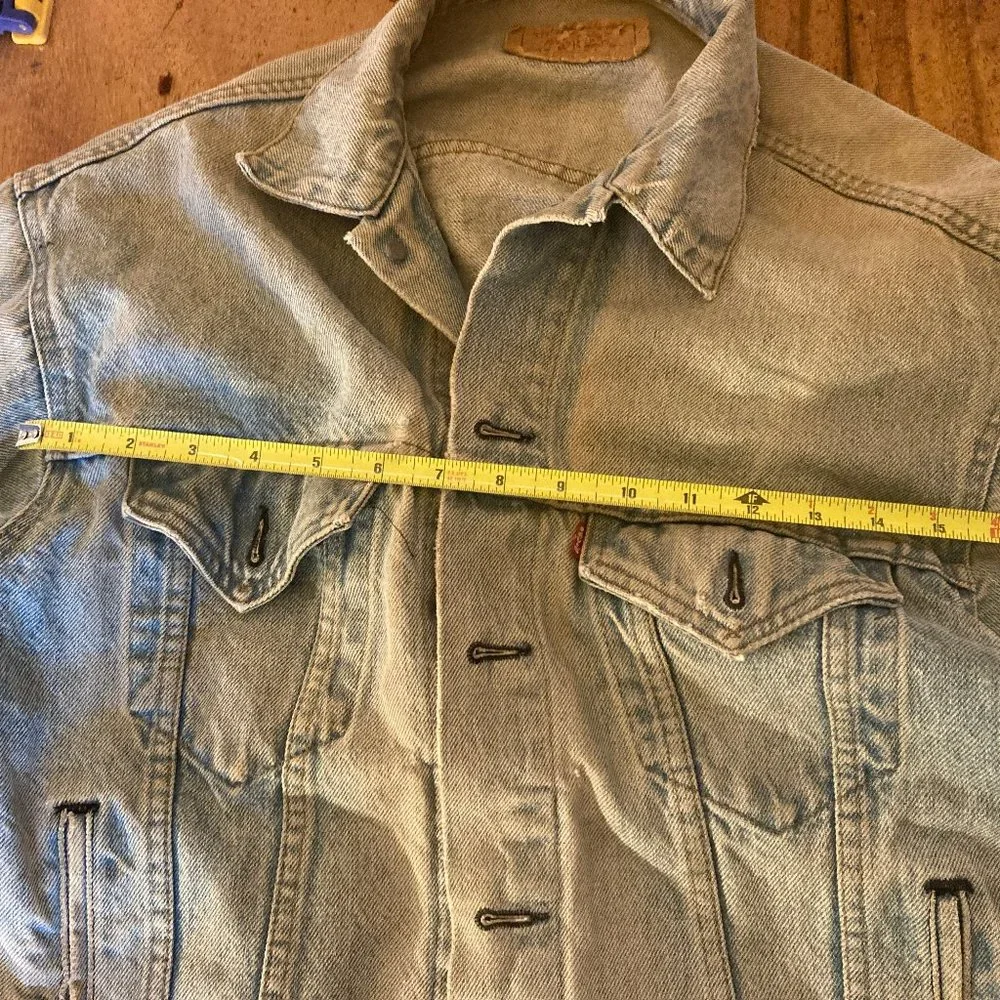 Vintage Women's Levis Jean Jacket - Denim - Picture 11 of 11